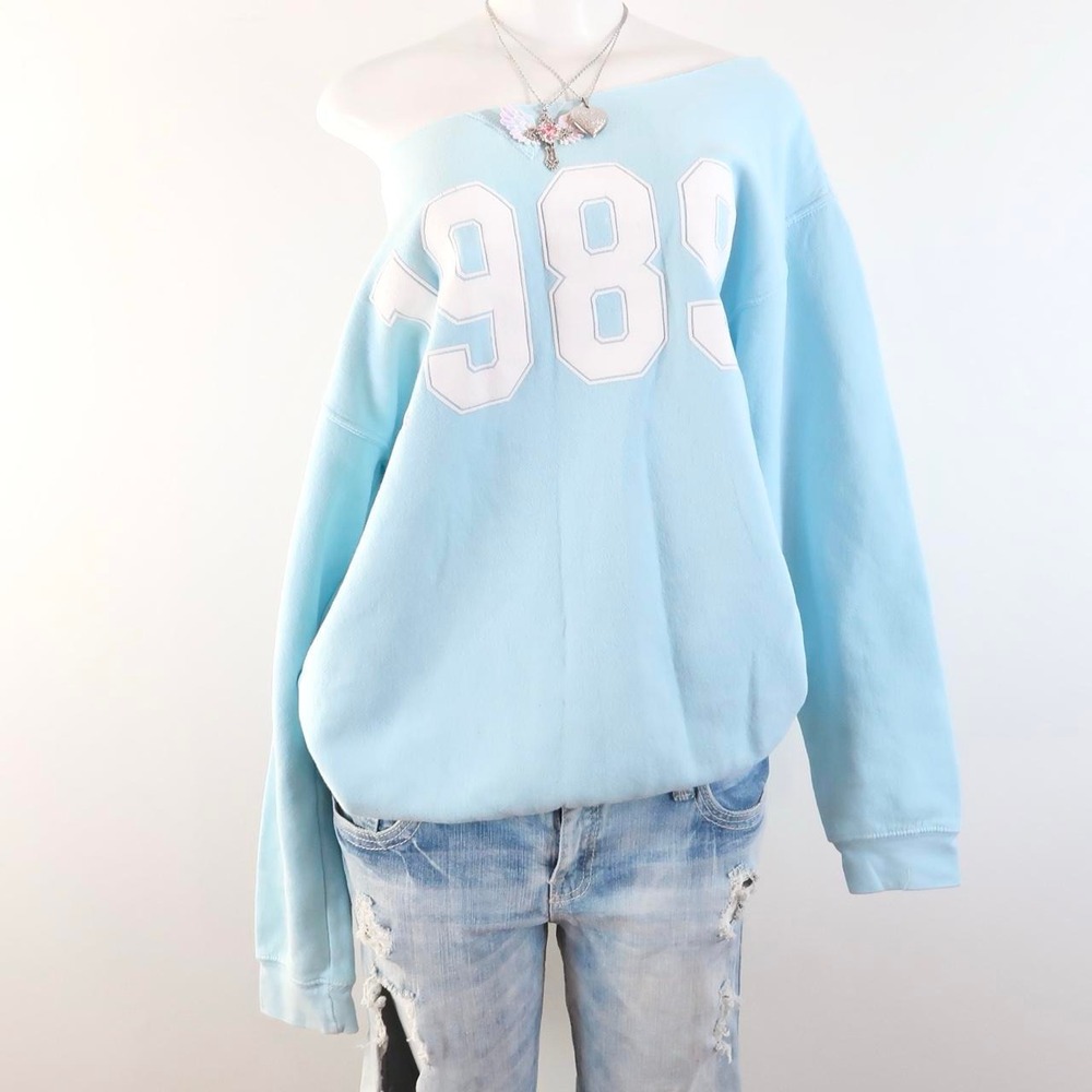 y2k off the shoulder light blue 98 varsity graphic sweatshirt 2000s oversized